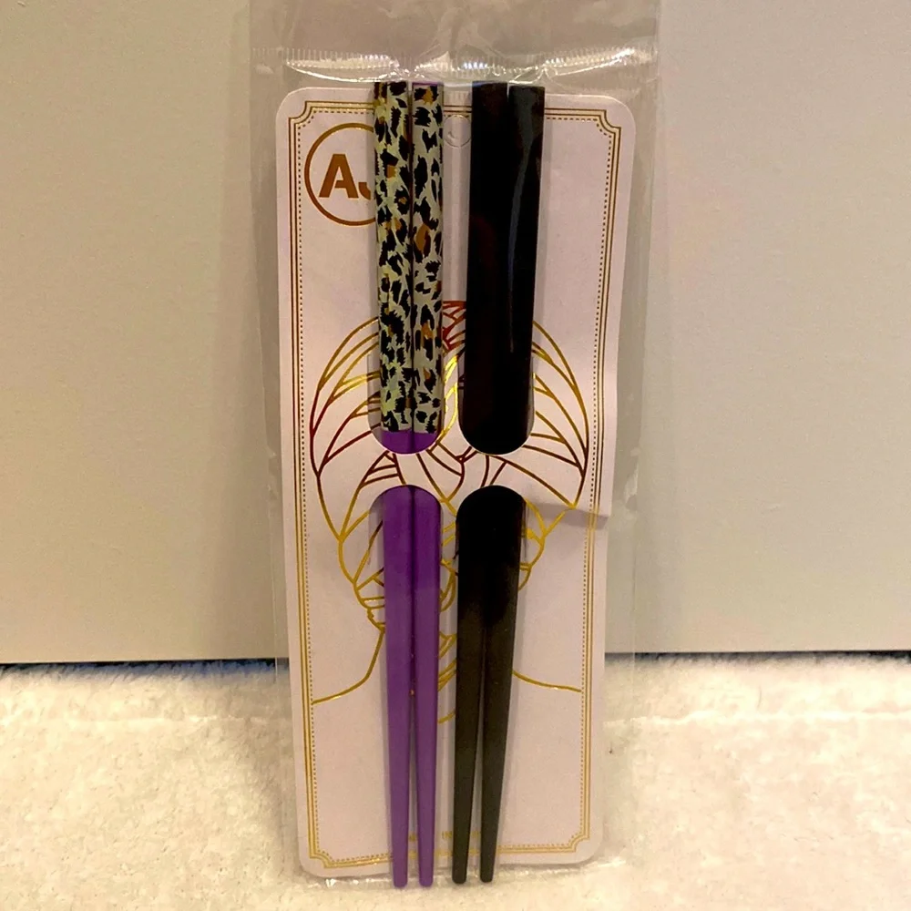 🤩🆕Set of 2: Wooden Hair Sticks Leopard Print Purple/Black